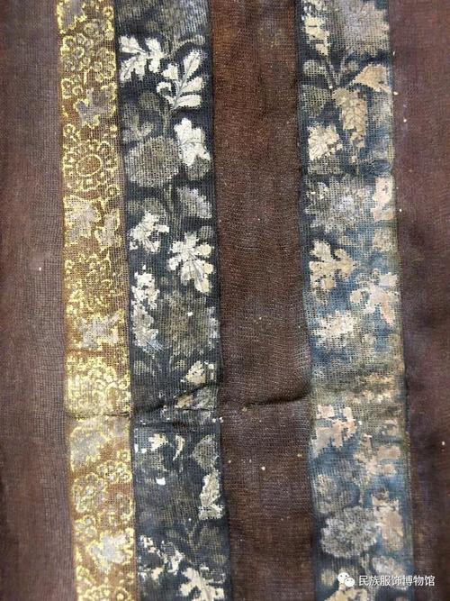 罗印金彩绘花边单衣宋代是中国古代科学技术发展的高峰时期,其织造